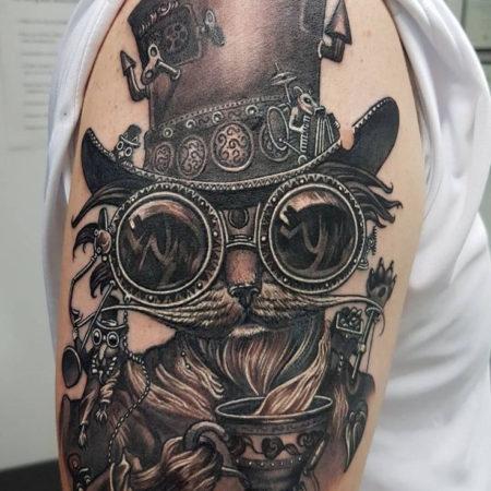 Мужское татуировки в стиле стимпанк на плече кот